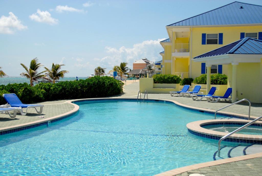 キャストアウェイ ケイマンビーチ リゾート Grand Cayman エクステリア 写真
